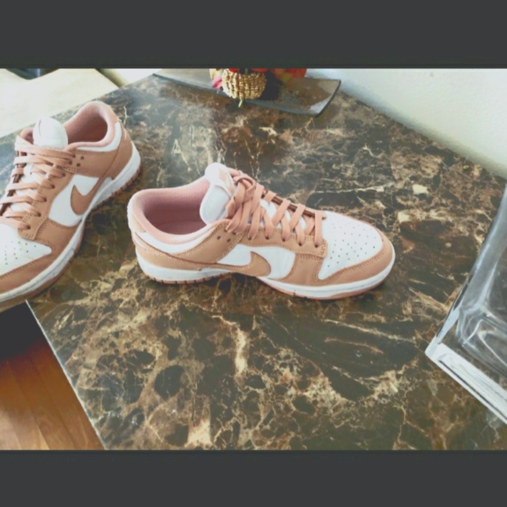 NIKE DUNKS SIZE 7 WOMENS